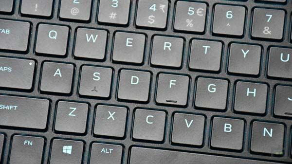 Alienware m15 Ryzen Edition R5: Trackpad And Keyboard Alienware m15 Ryzen Edition R5: Trackpad And Keyboard