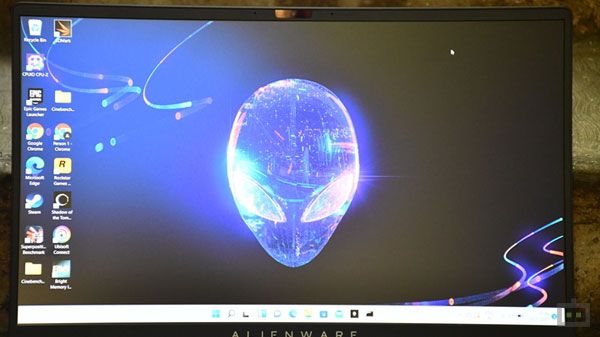 Alienware m15 Ryzen Edition R5 Display: Above Average Alienware m15 Ryzen Edition R5 Display: Above Average
