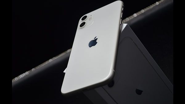 Apple iPhone 11 (64GB ROM, 4GB RAM, MHDF3HN/A, Purple) Apple iPhone 11 (64GB ROM, 4GB RAM, MHDF3HN/A, Purple)