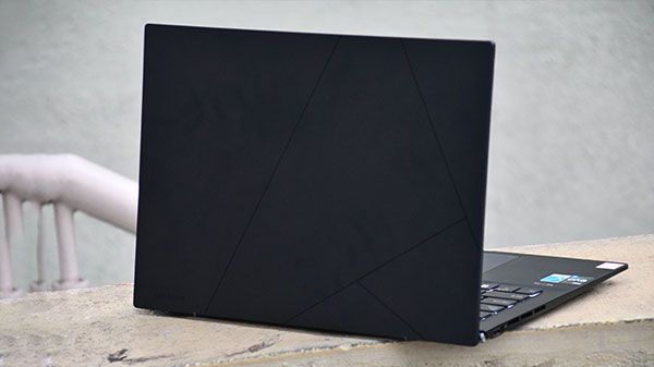 Asus Zenbook 14 OLED 2022 (UX3402ZA) Review: Design Asus Zenbook 14 OLED 2022 (UX3402ZA) Review: Design