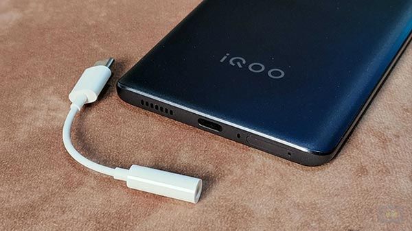 No 3.5mm Audio Jack & No IP-Ratings No 3.5mm Audio Jack & No IP-Ratings