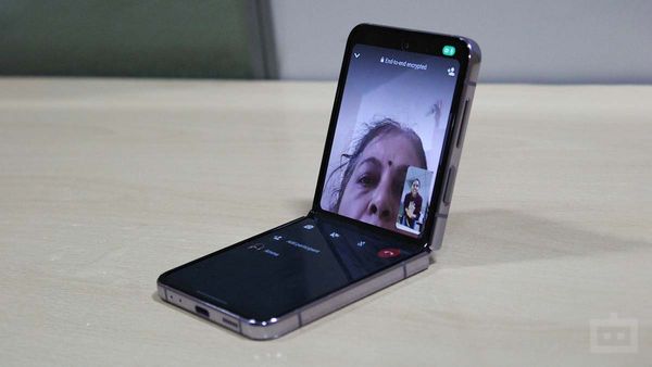 Samsung Galaxy Z Flip 4 Review Verdict: A Showstopper Smartphone Samsung Galaxy Z Flip 4 Review Verdict: A Showstopper Smartphone