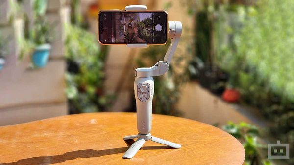 Qubo Gimbal Performance- Easily Carries Even The Heaviest Phone in The Business Qubo Gimbal Performance- Easily Carries Even The Heaviest Phone in The Business