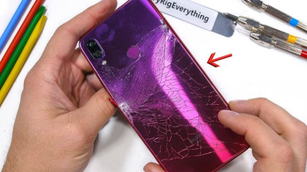 Redmi Note 7 fails bend-test: Weaker than the Redmi Note 5 Pro Redmi Note 7 fails bend-test: Weaker than the Redmi Note 5 Pro