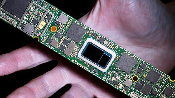 Intel Core i9-12900HK Outperforms AMD Ryzen 7 5800X Intel Core i9-12900HK Outperforms AMD Ryzen 7 5800X