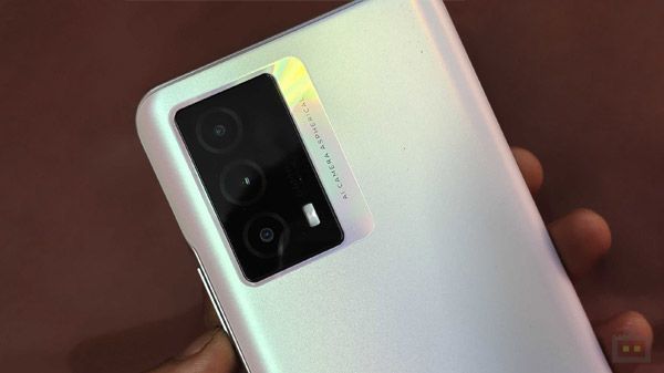 iQOO Z5 Review: It’s A Mixed Bag iQOO Z5 Review: It’s A Mixed Bag