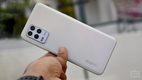 Realme 9 5G Review: Mid-Tier 5G Smartphone With Good Battery Life Realme 9 5G Review: Mid-Tier 5G Smartphone With Good Battery Life