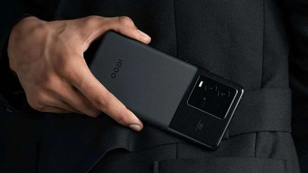 OnePlus 10T Or iQOO 9T OnePlus 10T Or iQOO 9T