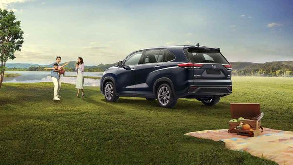 Toyota Innova Hycross Hybrid With 21.1kmp/l Debuts In India Toyota Innova Hycross Hybrid With 21.1kmp/l Debuts In India