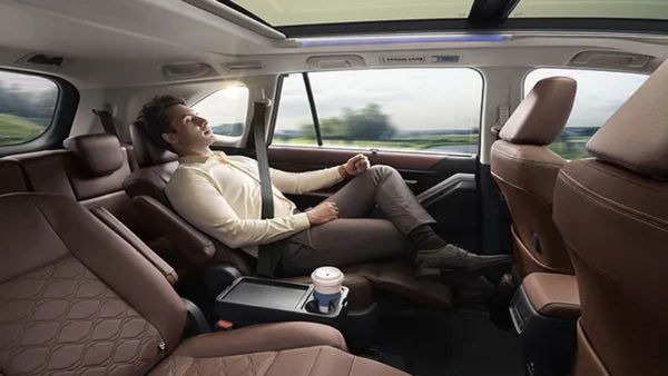 Toyota Innova Hycross Hybrid With 21.1kmp/l Debuts In India Toyota Innova Hycross Hybrid With 21.1kmp/l Debuts In India