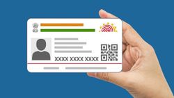 Aadhaar કાર્ડ ફાટી ગયું? માત્ર 50 રૂપિયામાં ઘરે બેઠા મેળવો PVC કાર્ડ