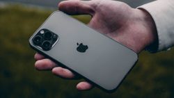 iPhone યુઝર્સે ન કરતા આ ભૂલ, નહીં તો જઈ શકે છે જીવ