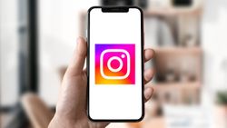 Instagram પર પણ હવે બનાવી શકો છો સ્ટિકર્સ, બસ આટલું જ કરવાનું છે