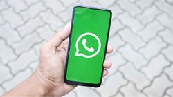 કોઈ બીજું તો નથી વાપરી રહ્યું ને તમારું WhatsApp અકાઉન્ટ, આ રીતે કરો ચેક