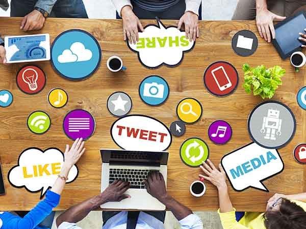 સોશ્યિલ મીડિયા તમને મદદ કરી શકે છે