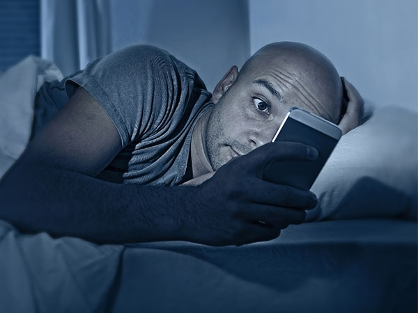 શુ સ્માર્ટફોન તમારી ઉંગ પર અસર કરે છે?