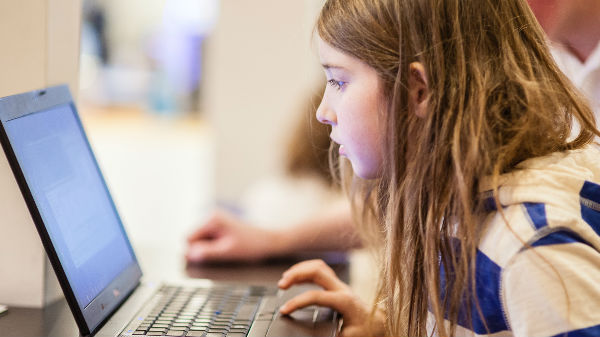 બેટ્સી ડેવિસ (7 વર્ષ)