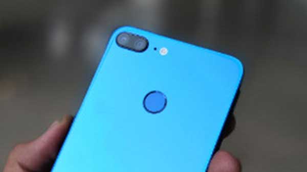 સિંગલ-લેન્સ રીઅર કૅમેરો