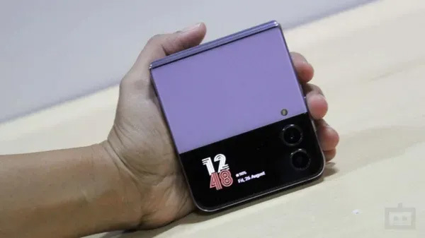 Samsung Galaxy Z Flip5માં મોટી થશે કવર સ્ક્રીનની સાઈઝ Samsung Galaxy Z Flip5માં મોટી થશે કવર સ્ક્રીનની સાઈઝ