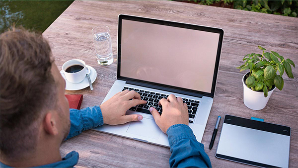 20000થી પણ ઓછી કિંમતમાં ખરીદો લેપટોપ, એમેઝોન પર મળશે ઓફર