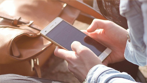 ઉનાળામાં આ કામ કરશો, તો બગડી જશે ફોન, જાણો શું ન કરવું? ઉનાળામાં આ કામ કરશો, તો બગડી જશે ફોન, જાણો શું ન કરવું?