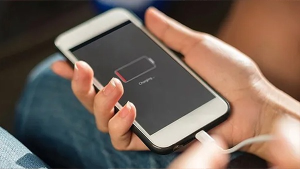 ફોનમાં લાગેલી બેટરી અસલી છે કે નકલી, આ રીતે જાણો