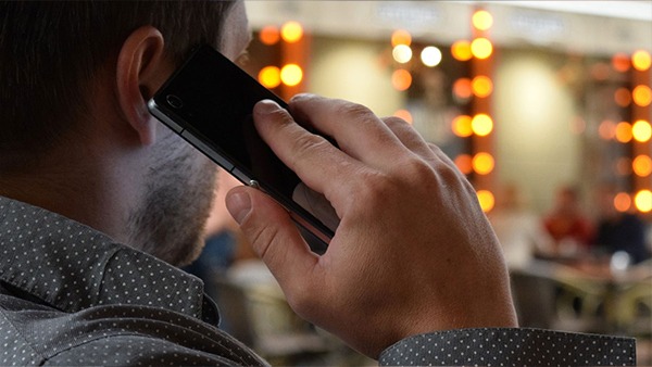 જો તમે ફોનના કવરમાં પૈસા કે કાર્ડ રાખો છો, તો આ ભૂલ જીવલેણ બની શકે છે