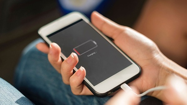 Phoneની બેટરી બરાબર કામ નથી કરતી? તો ચાર્જ કરતા સમયે આટલું જરૂર કરો