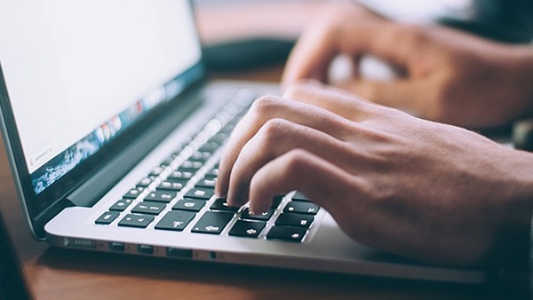 તમારા સ્લો લેપટોપને એક્સપ્રેસ સ્પીડમાં ચલાવશે આ 10 ટિપ્સ