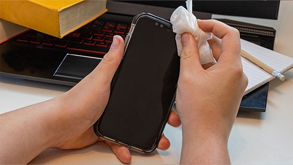 સ્ક્રીન ગાર્ડ અને બેક કવર, તમારા ફોનને બગાડી શકે છે, આટલું જાણી લેજો