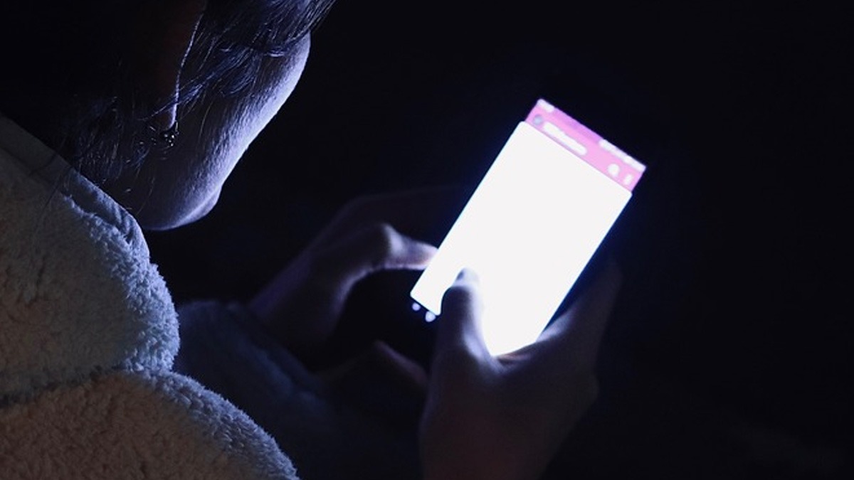 સવારે ઉઠીને તરત જ યુઝ કરો છો ફોન? ભારે પડી શકે છે આ આદત, જાણો કારણ