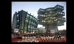 ये विदेशों में नहीं बल्‍कि भारत में बनी ऑफिस बिल्‍डिंग हैं 