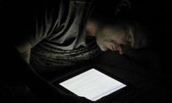 अच्छी नींद लेनी हैं तो स्मार्टफोन की स्‍क्रीन ब्राइटनेस रखें कम 
