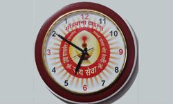 अजब-गजब : ऐसी घड़ी जो उलटी चलती है 