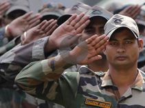 मोदी इफेक्‍ट: वीडियो हुआ वायरल, दिल्‍ली एयरपोर्ट पर सैनिको को मिला सरप्राइज़ 
