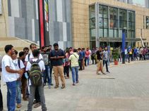 MiHome में आज से बुक कर सकेंगे शाओमी फोन्‍स, स्‍टोर खुलने से पहले लगी लंबी लाइने 
