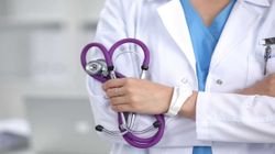  Mobile Wala Doctor: मिलिए 'बारसूर के मोबाइल वाले डॉक्टर' से जो अपने मरीजों को देते है मोबाइल फोन