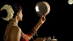 Karva Chauth gifts 2023 : वाइफ के लिए खरीदें बेस्ट स्मार्टफोन, वो भी कम कीमत में  
