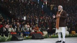 PM Modi ने की 'परीक्षा पे चर्चा', छात्रों को छोटे लक्ष्य निर्धारित करने की सलाह दी