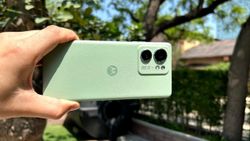 Motorola के 32MP सेल्फी कैमरा, 3D कर्व डिस्प्ले वाले 5G फोन पर बंपर छूट, यहां से सस्ते में खरीदें फोन