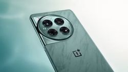 OnePlus 12 की कीमत में गिरावट, यहां से इतने कम दाम में खरीदें फोन, जानें सभी डिटेल्स