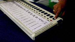 Lok Sabha Election 2024: EVM मशीन कैसे करती है काम, यहां जानें इससे जुड़े सभी सवालों के जवाब