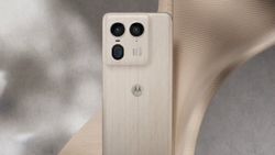 Motorola का अगला फ्लैगशिप:  शानदार फीचर्स और नए अपग्रेड्स, यहां जानें पूरी डिटेल