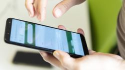 बार-बार हो रहा है आपका Phone हैंग, जानें कैसे करें अपने फोन को स्मूद और फास्ट