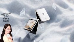 यूनिक पॉलिश्ड फिनिश के साथ Motorola का नया Razr 50 White Lover Edition लॉन्च
