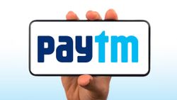 अब विदेश यात्रा के दौरान भी कहें- बस Paytm करो!