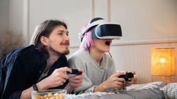 रिश्तों में आ रही है वर्चुअल क्रांति! क्या Virtual Sex बन रहा है नॉर्मल?