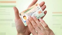 कटने-फटने का डर नहीं, ऐसे अप्लाई करें Aadhaar PVC कार्ड, फीस मात्र 50 रुपये
