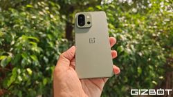 छोटा पैकेट बड़ा धमाका! OnePlus 13s पर जबरदस्त डिस्काउंट, कहां है डील?