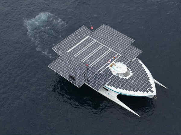 दुनिया की सबसे बड़ी सोलर पैनल नाव 